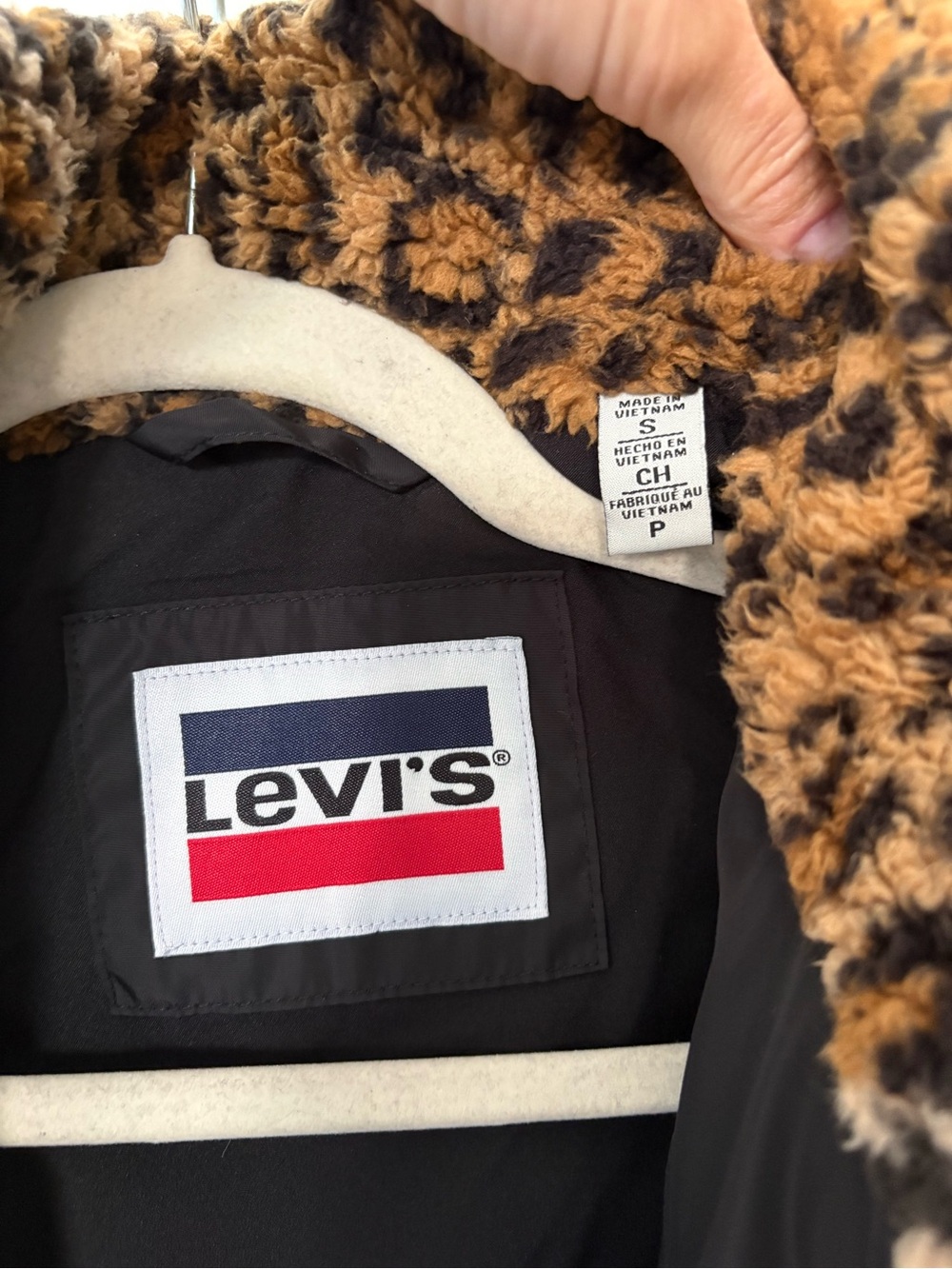 Levi's Women's Leopard Faux-Fur Jacket - Picture 2 of 6